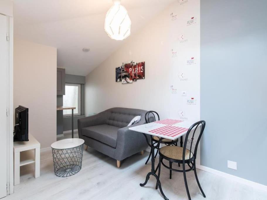 Le Paris Eiffel - Appartement Cosy En Plein Centre Bourgoin-Jallieu ภายนอก รูปภาพ