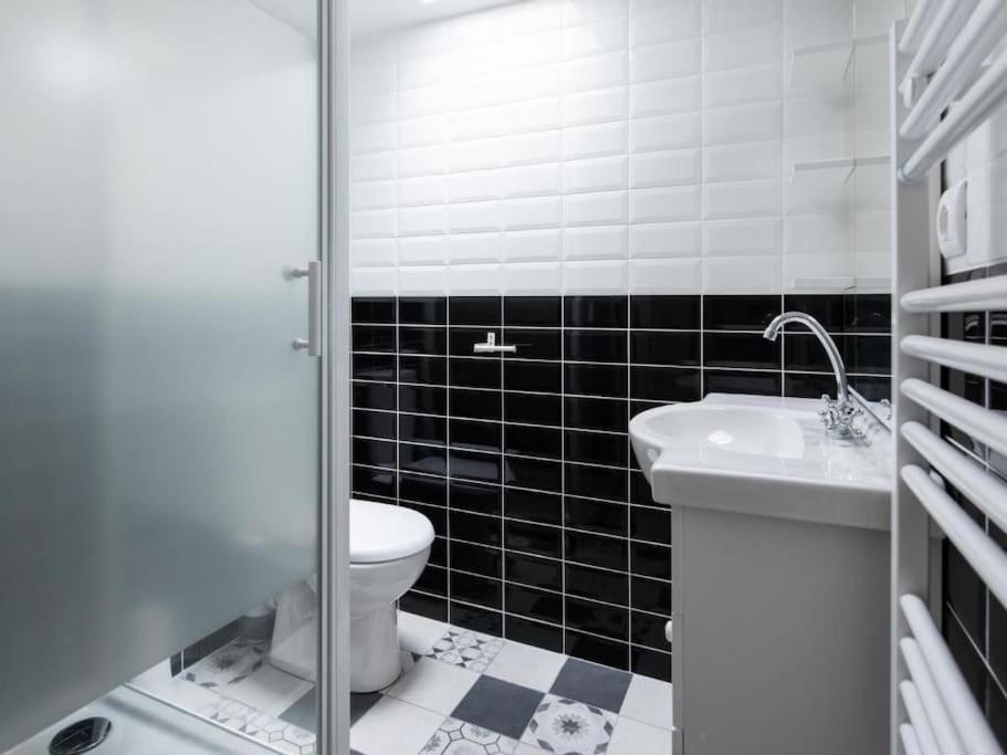 Le Paris Eiffel - Appartement Cosy En Plein Centre Bourgoin-Jallieu ภายนอก รูปภาพ