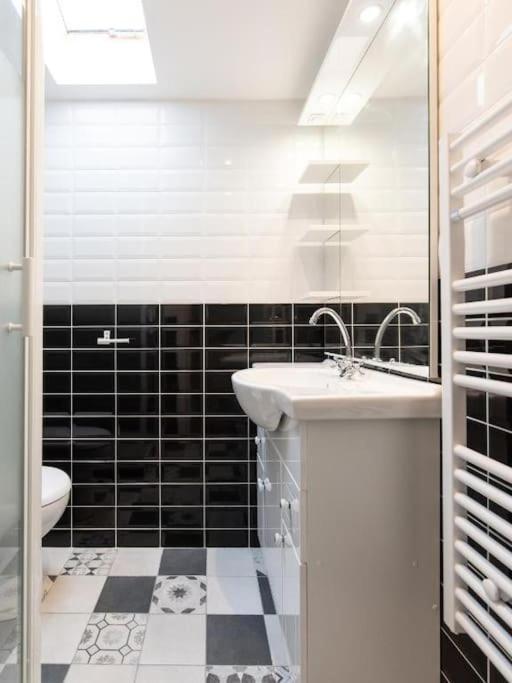 Le Paris Eiffel - Appartement Cosy En Plein Centre Bourgoin-Jallieu ภายนอก รูปภาพ