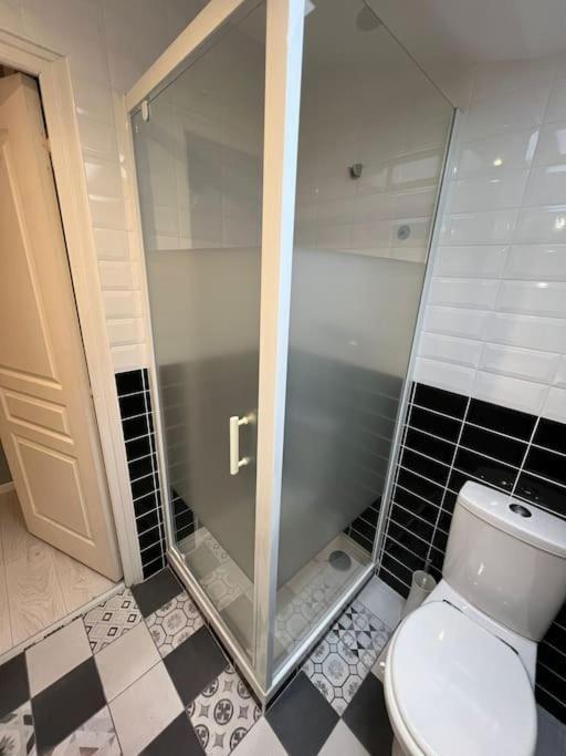 Le Paris Eiffel - Appartement Cosy En Plein Centre Bourgoin-Jallieu ภายนอก รูปภาพ