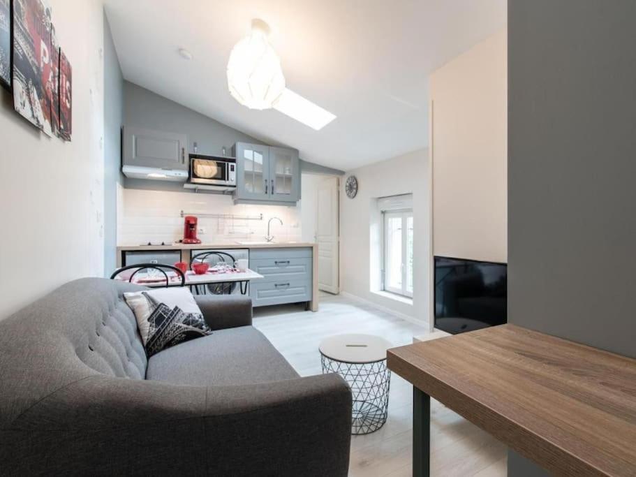 Le Paris Eiffel - Appartement Cosy En Plein Centre Bourgoin-Jallieu ภายนอก รูปภาพ